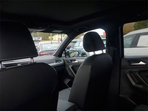 Certified 2024 Volkswagen Tiguan SE R-Line image 11
