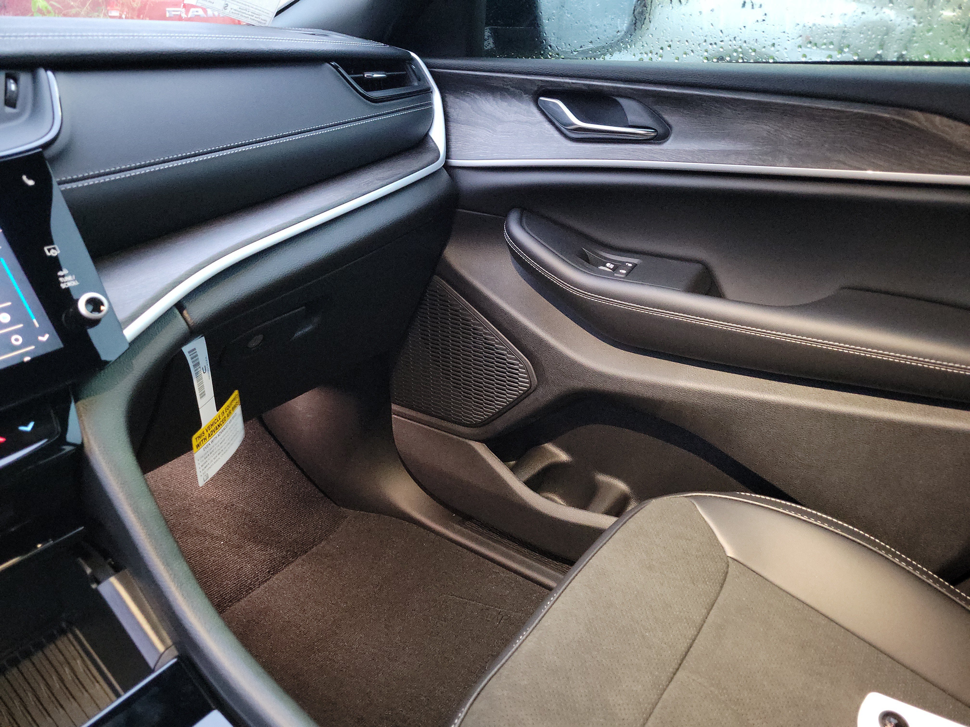 New 2027 Jeep Grand Cherokee Altitude RWD image 20