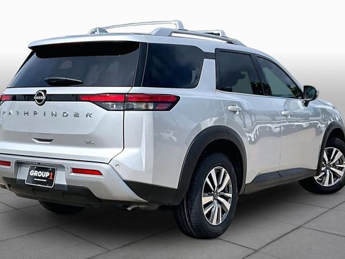 Used 2023 Nissan Pathfinder SL image 12