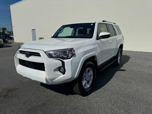 Used 2024 Toyota 4Runner SR5 image 31