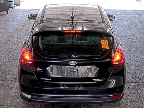 Used 2016 Ford Focus Titanium FWD image 4