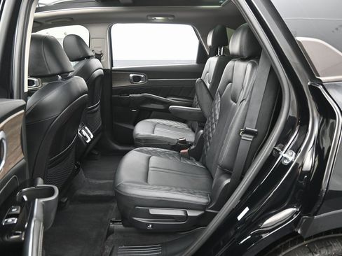 Used 2022 Kia Sorento SX Prestige image 28