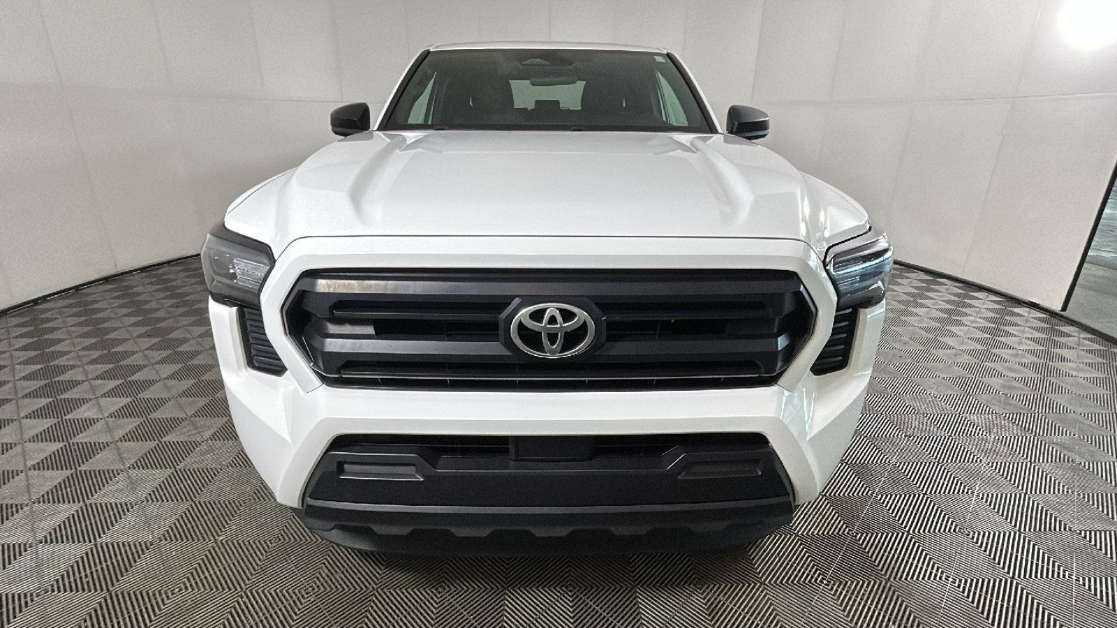 Used 2024 Toyota Tacoma SR AWD/4WD image 9