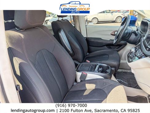 Used 2019 Chrysler Pacifica Touring Plus FWD image 15