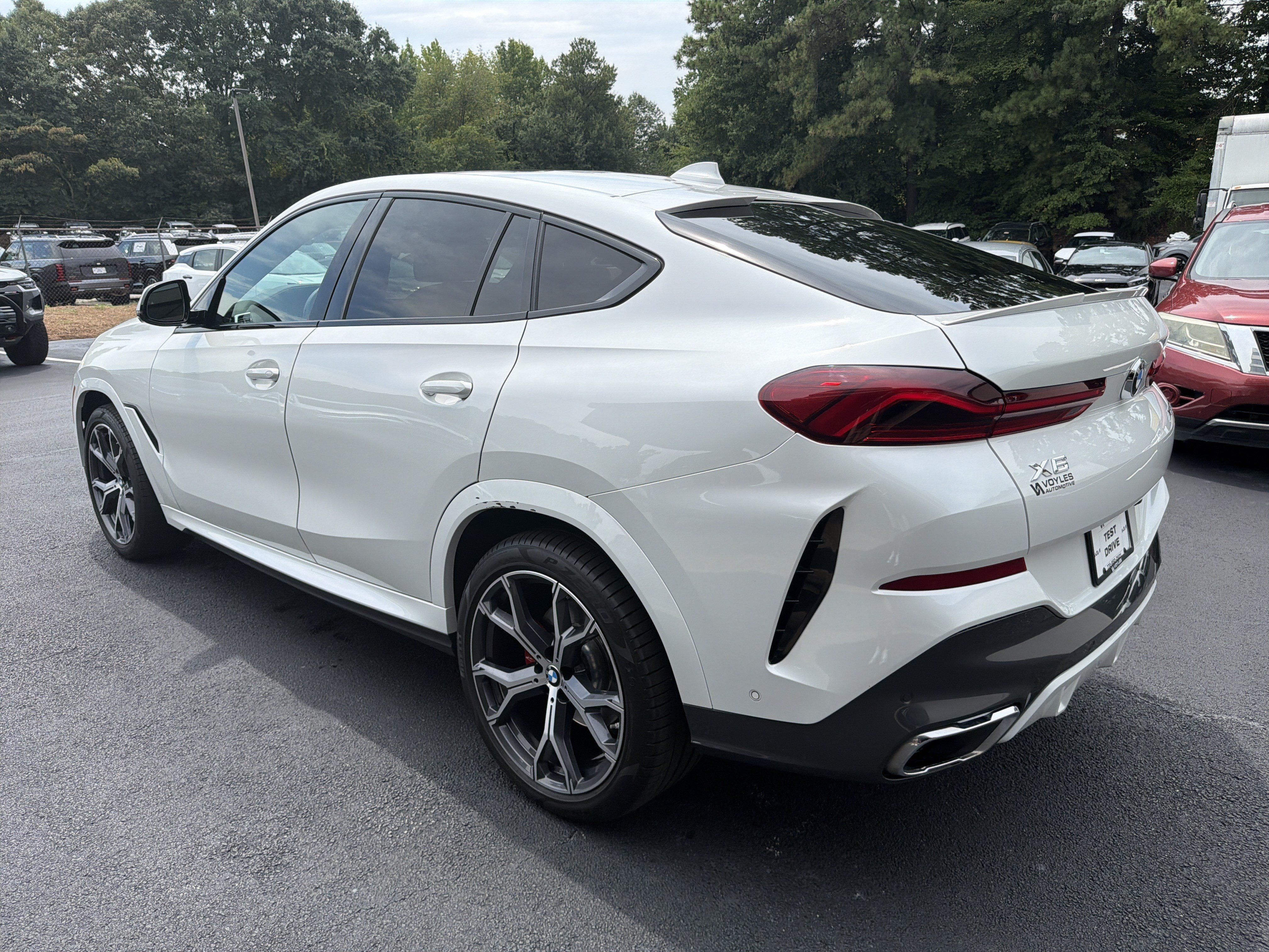 Used 2022 BMW X6 xDrive40i w/ M Sport Package AWD/4WD image 5