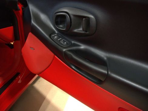 Used 2000 Chevrolet Corvette Coupe w/ Roof Pkg image 35