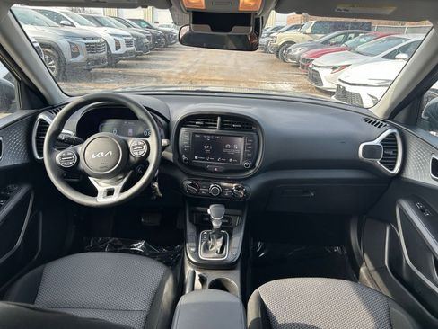 Used 2025 Kia Soul LX w/ LX Technology Package image 38