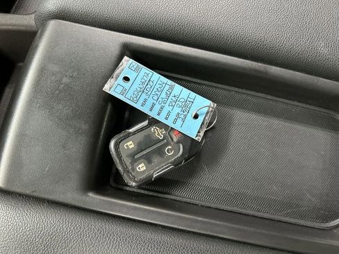 Used 2022 Chevrolet Silverado 1500 LT w/ Bed Protection Package AWD/4WD image 12