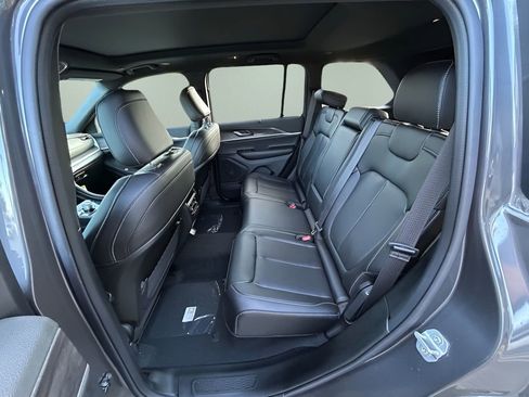 New 2025 Jeep Grand Cherokee Limited w/ Luxury Tech Group II image 14