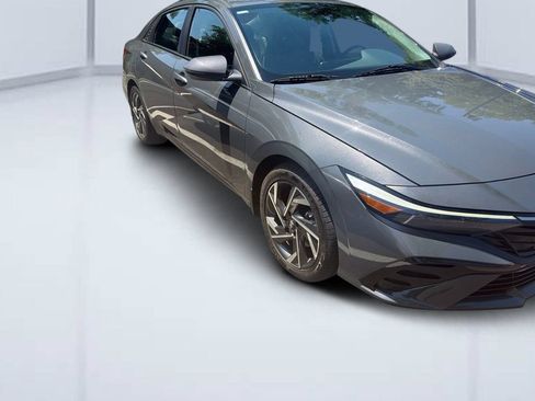 Certified 2024 Hyundai Elantra Limited FWD image 2