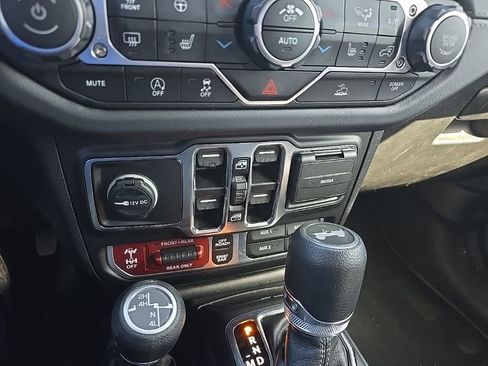 Used 2024 Jeep Wrangler Unlimited Rubicon w/ Technology Group image 17