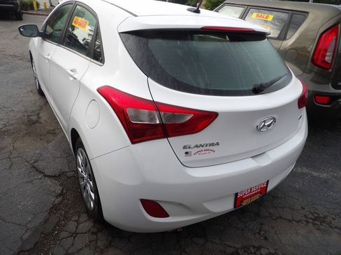 Used 2016 Hyundai Elantra GT FWD image 2