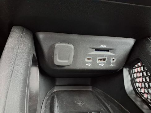 Used 2023 Chevrolet TrailBlazer RS w/ Sun and Liftgate Package AWD/4WD image 10
