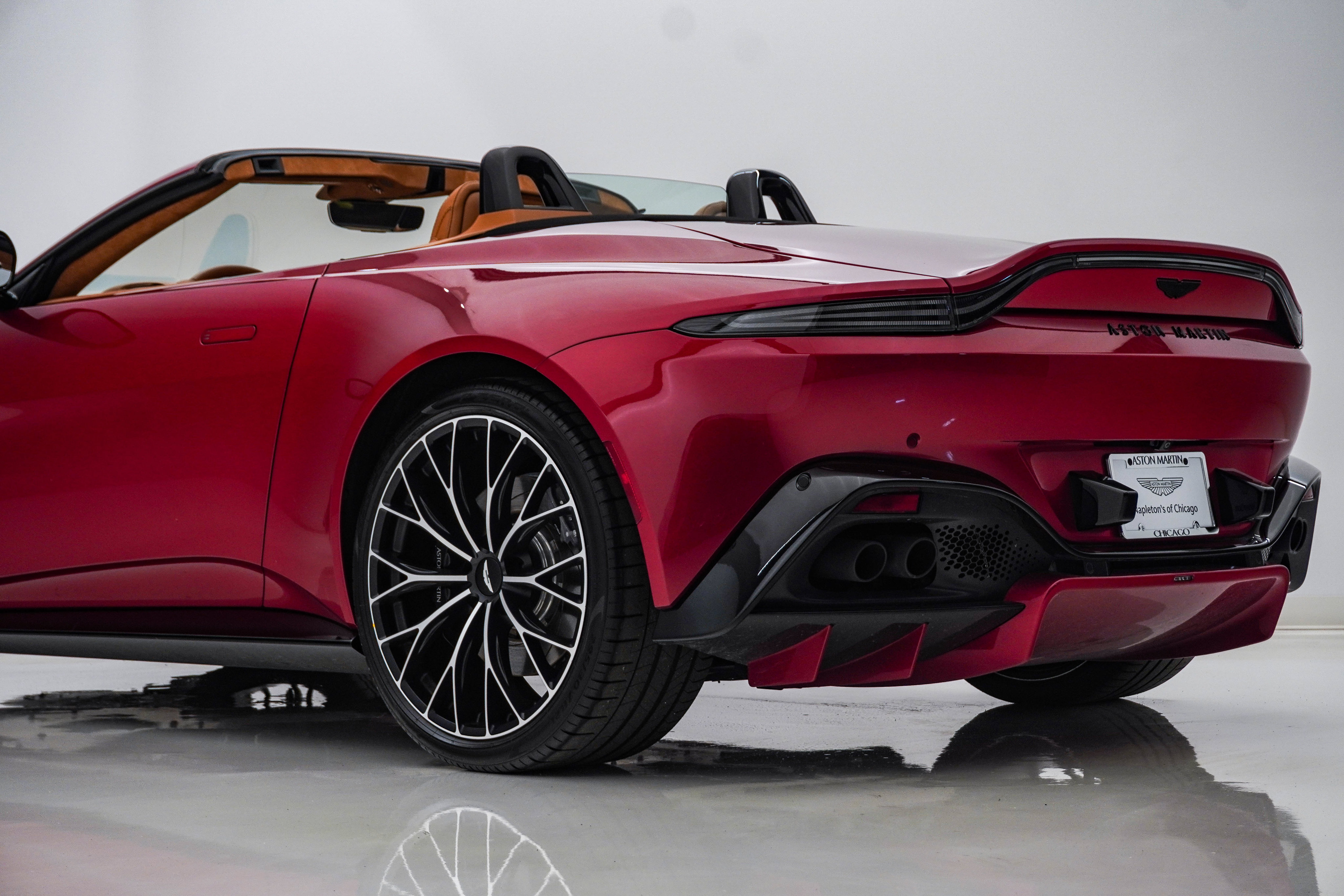 Used 2023 Aston Martin V8 Vantage Roadster RWD image 13