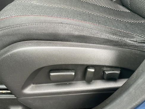 Used 2017 Chevrolet Equinox LT w/ Convenience Package FWD image 11
