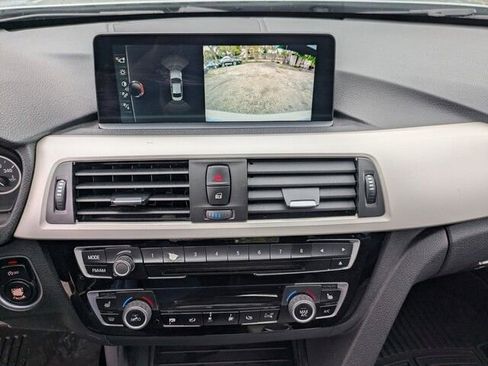 Used 2017 BMW 320i xDrive Sedan image 24