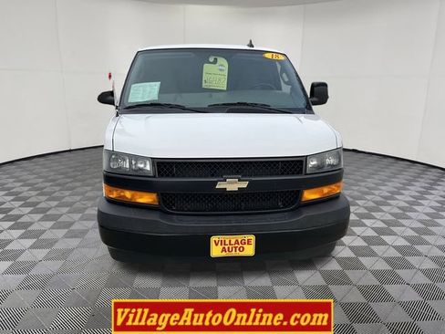 Used 2018 Chevrolet Express 2500 w/ Driver Convenience Package RWD image 6