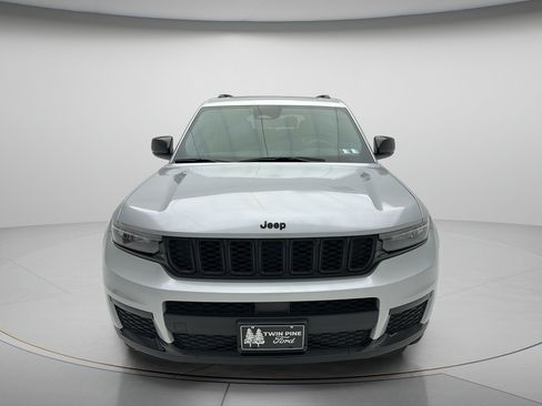 Used 2023 Jeep Grand Cherokee L Laredo AWD/4WD image 2
