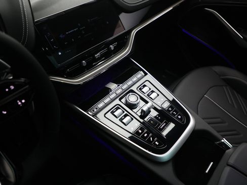 New 2026 Aston Martin DBX S image 33