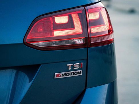 Used 2017 Volkswagen Golf Alltrack image 6