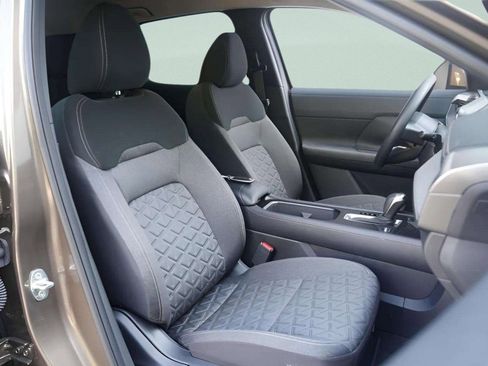 Used 2025 Nissan Kicks SV image 37