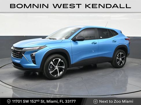 Used 2025 Chevrolet Trax RS FWD image 1