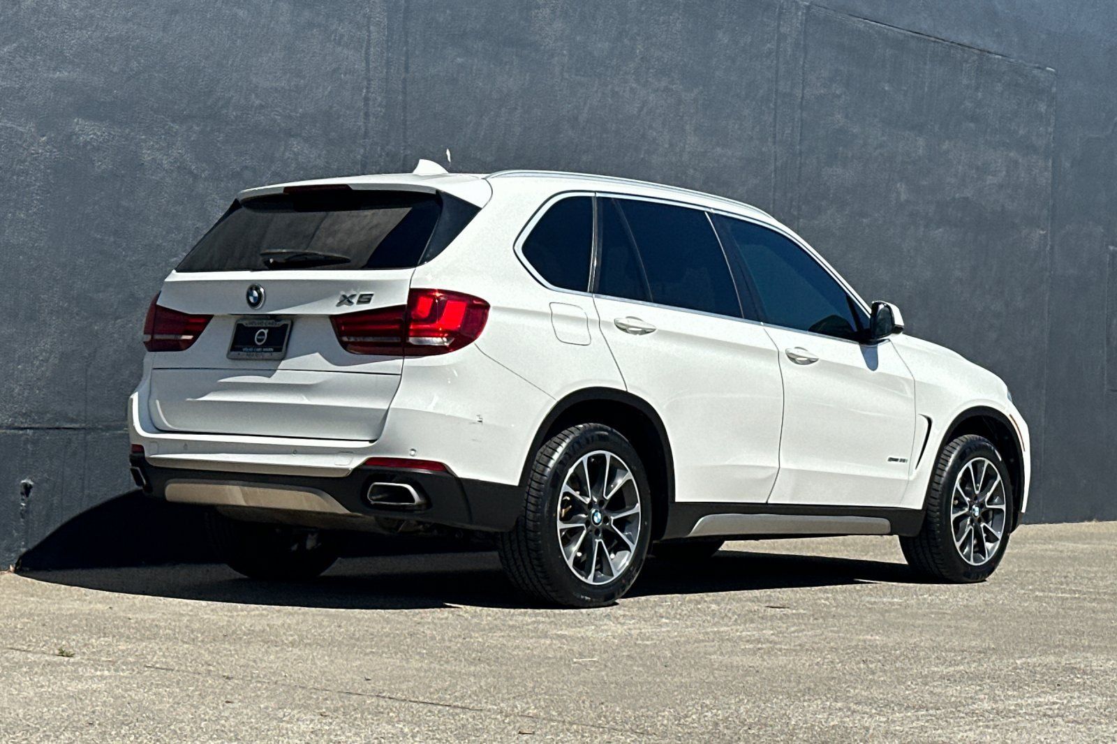 Used 2018 BMW X5 sDrive35i w/ M Sport Package RWD image 2