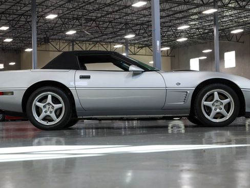 Used 1996 Chevrolet Corvette Convertible RWD image 8