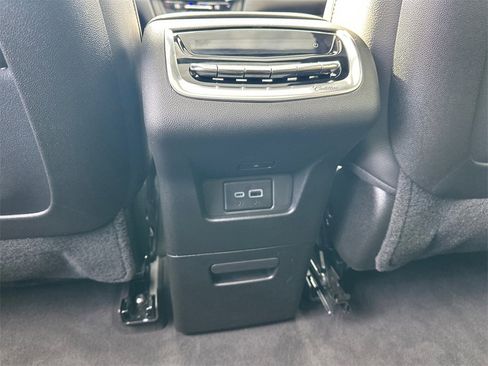 New 2025 Cadillac XT6 Luxury image 22