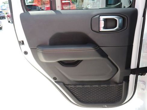 Used 2025 Jeep Wrangler Unlimited Sahara AWD/4WD image 25