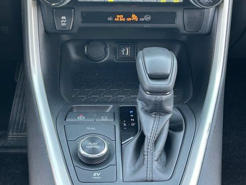 Used 2025 Toyota RAV4 LE AWD/4WD image 22