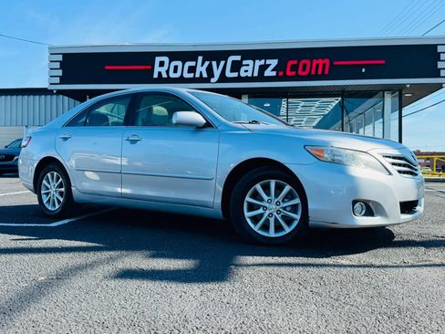 Used 2011 Toyota Camry XLE w/ SE/XLE Extra-Value Pkg FWD image 1