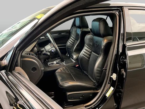 Used 2023 Chrysler 300 C RWD image 8