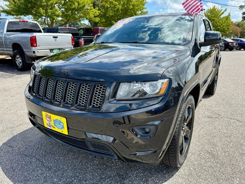Used 2015 Jeep Grand Cherokee Altitude image 1