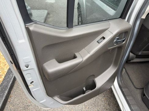 Used 2006 Nissan Frontier NISMO w/ (J01) Sunroof Pkg AWD/4WD image 14