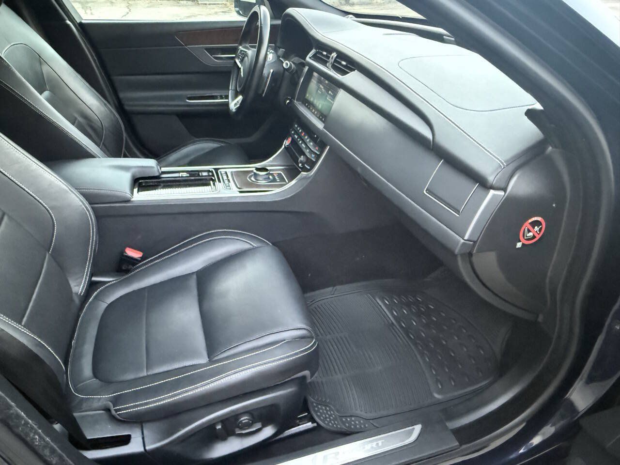Used 2018 Jaguar XF R-Sport AWD/4WD image 22