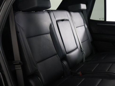 Used 2025 Chevrolet Tahoe Z71 AWD/4WD image 35