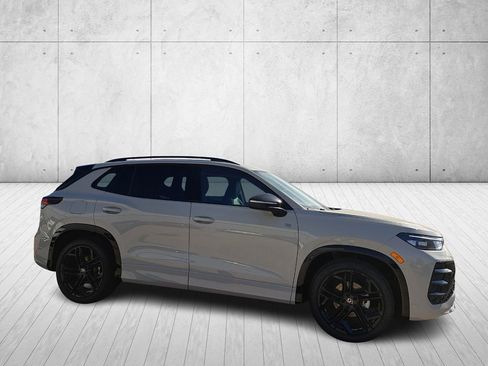 New 2026 Volkswagen Tiguan SE R-Line image 3