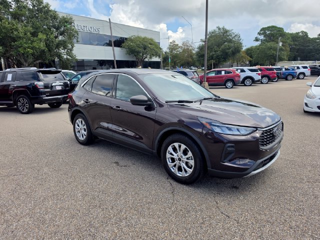 Used 2023 Ford Escape Active w/ Tech Pack #1 FWD image 2