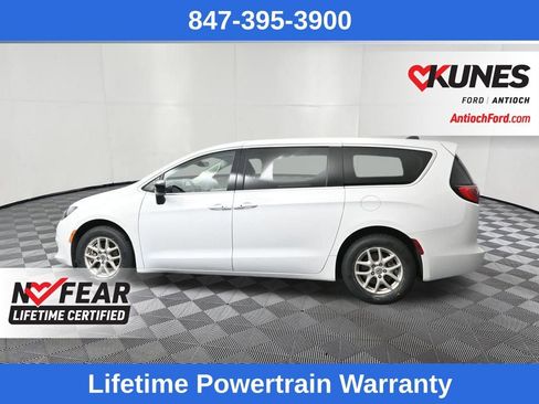 Used 2024 Chrysler Voyager LX FWD image 6