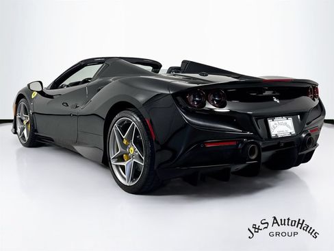Used 2022 Ferrari F8 Tributo RWD image 5