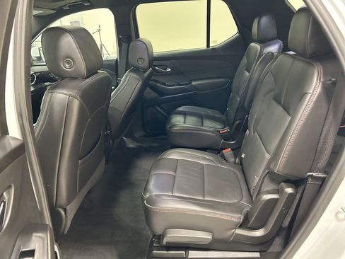Used 2023 Chevrolet Traverse RS image 29