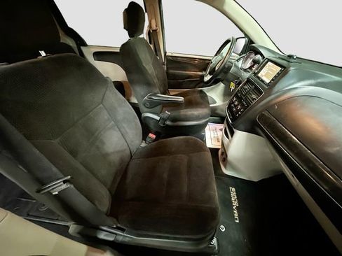 Used 2017 Dodge Grand Caravan SE w/ Power Window Group image 28