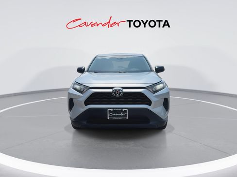 Used 2022 Toyota RAV4 LE FWD image 3