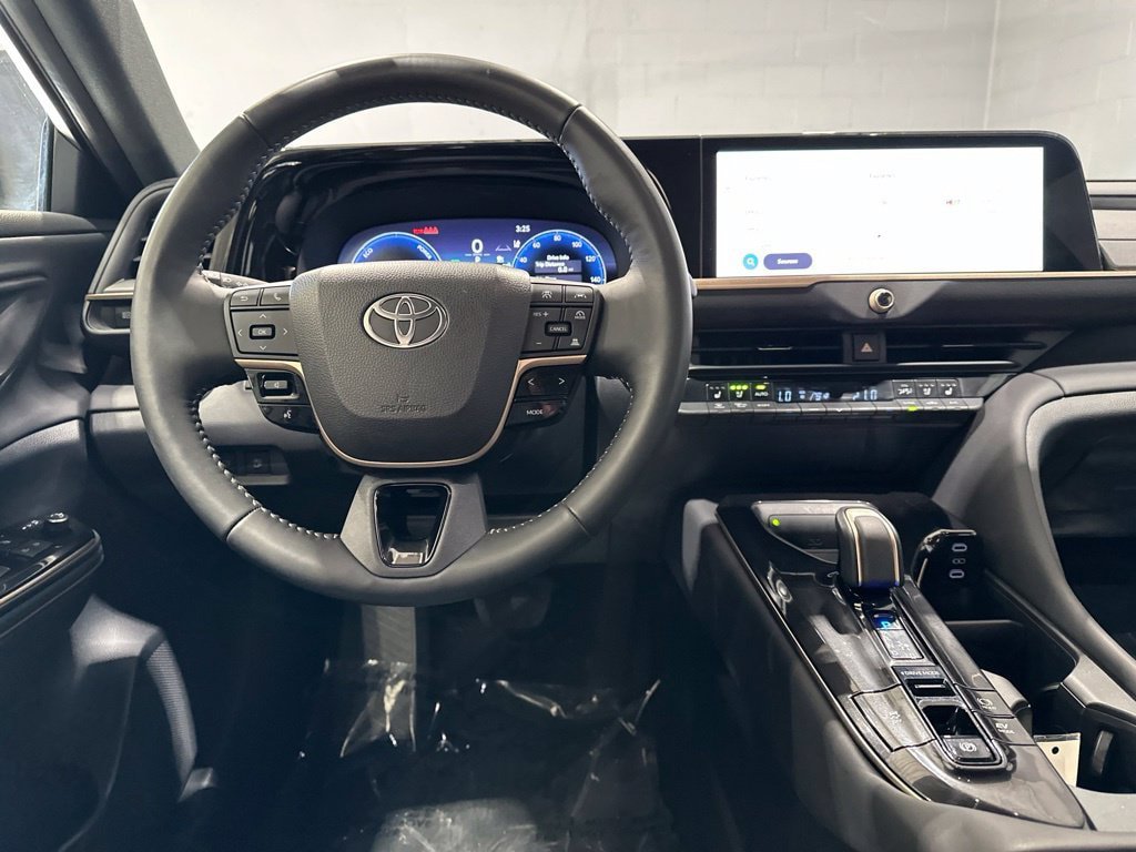Certified 2026 Toyota Crown AWD/4WD image 9