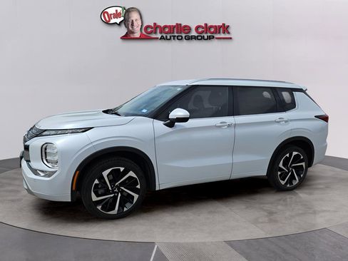 Used 2022 Mitsubishi Outlander SEL image 1