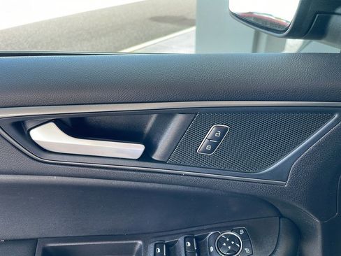 Certified 2024 Ford Edge SE w/ Black Appearance Package image 9