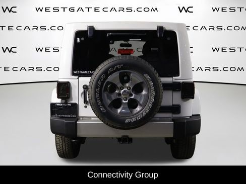 Used 2017 Jeep Wrangler Unlimited Sahara w/ Connectivity Group AWD/4WD image 4