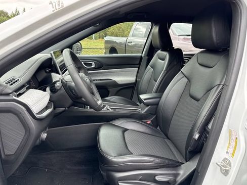 Used 2024 Jeep Compass Latitude AWD/4WD image 17