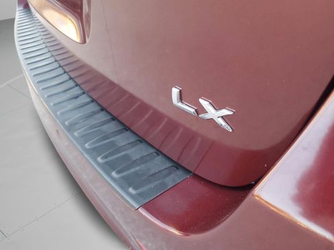 Used 2017 Kia Sedona LX w/ LX Essentials Premium Package image 7